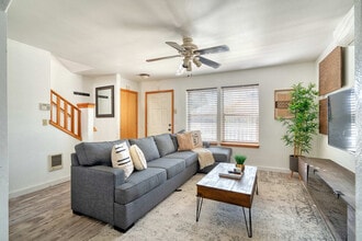 5040 NE 18th Ave in Portland, OR - Building Photo - Building Photo