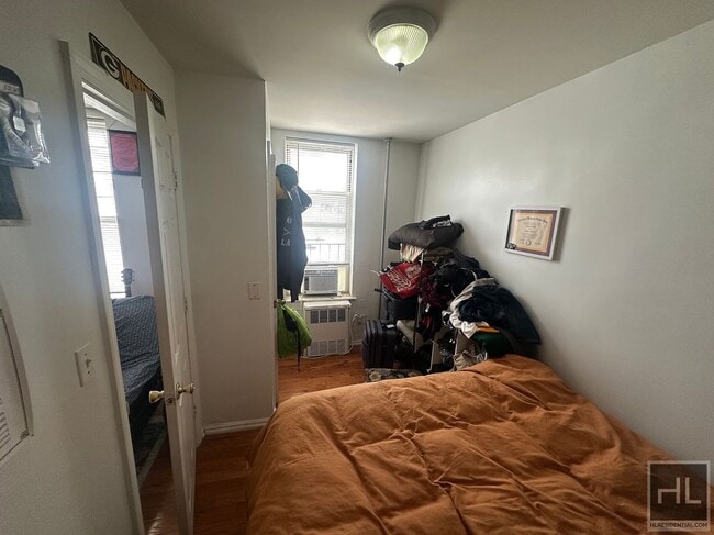 35 STREET, Unit 3B in Queens, NY - Foto de edificio - Building Photo