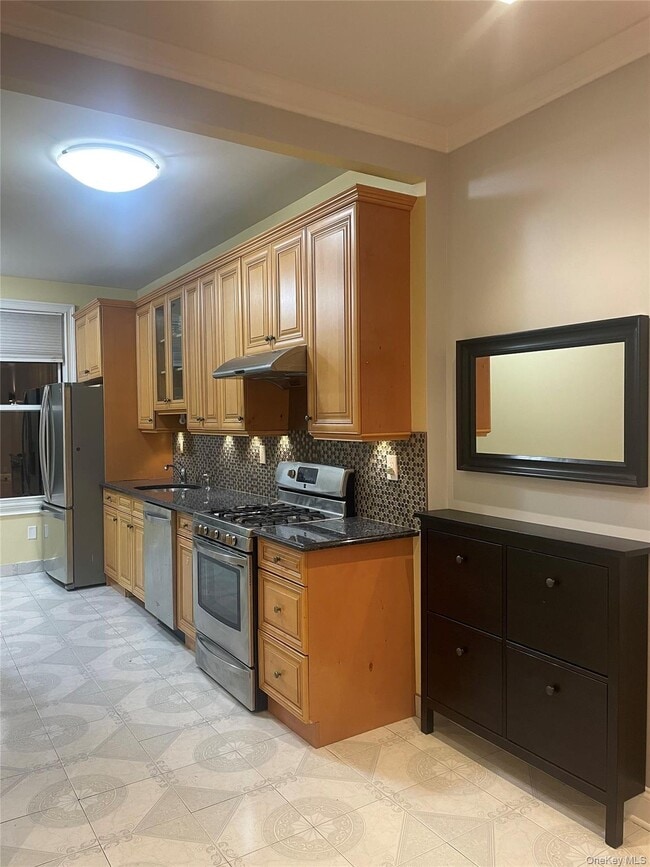 72-31 68th St in Queens, NY - Building Photo - Building Photo