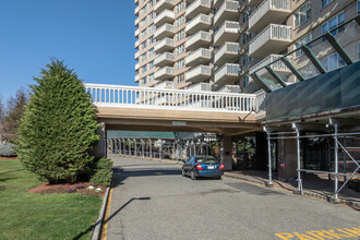 Mediterranean Towers West in Fort Lee, NJ - Building Photo - Building Photo