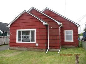 256 Chenault Ave in Hoquiam, WA - Building Photo