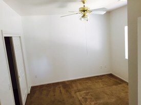 602 Yellow Meadow Ct in Bakersfield, CA - Building Photo