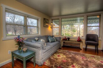 560 Riceville Rd in Asheville, NC - Building Photo - Building Photo