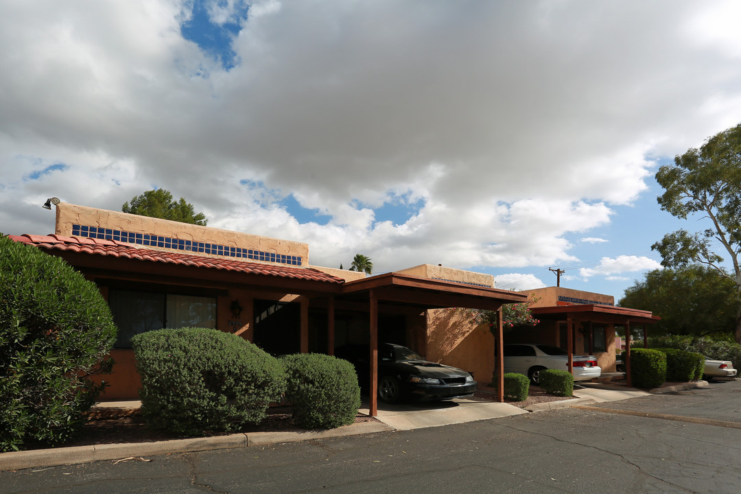 2715-2735 N Columbus Blvd in Tucson, AZ - Foto de edificio