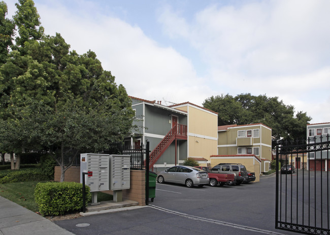 Reed Oaks Apartments in San Jose, CA - Building Photo - Building Photo