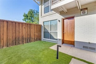 4616 W Lovers Ln in Dallas, TX - Building Photo