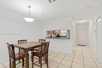 8337 Fairway Rd in Sunrise, FL - Building Photo - Building Photo