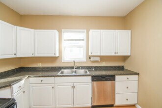 817 W 12th St in Sioux Falls, SD - Building Photo - Building Photo