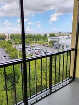 9455 W Flagler St in Miami, FL - Building Photo