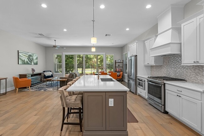 property at 11 Thorpe Ln