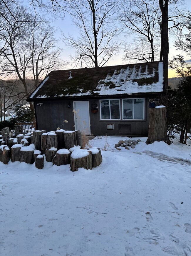 400 E Main St Rentals in Jefferson Valley, NY