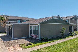 Midtown Apartments in Victoria, TX - Foto de edificio - Building Photo