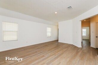 10650 Vinateros Dr in Converse, TX - Building Photo - Building Photo