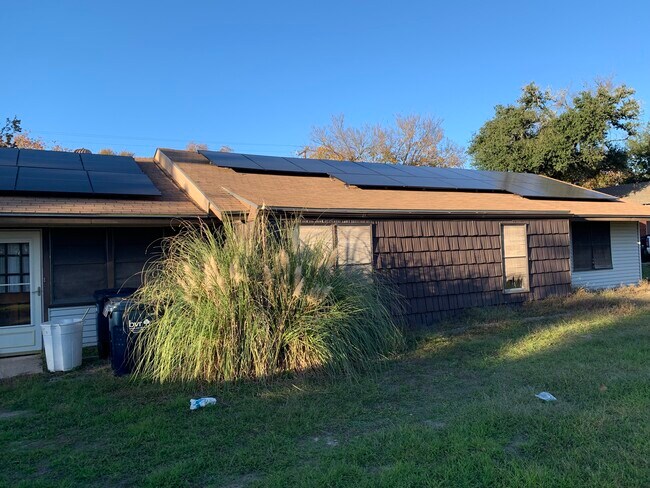 2110 Murray Ave in Rockdale, TX - Building Photo - Building Photo