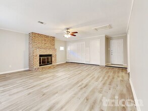 6422 French Chateau Dr in Houston, TX - Building Photo - Building Photo