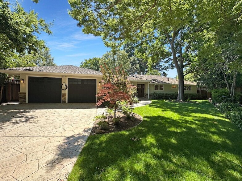 1527 Queensbury Ave in Los Altos, CA - Building Photo