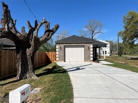 817 Center St in Richmond, TX - Building Photo