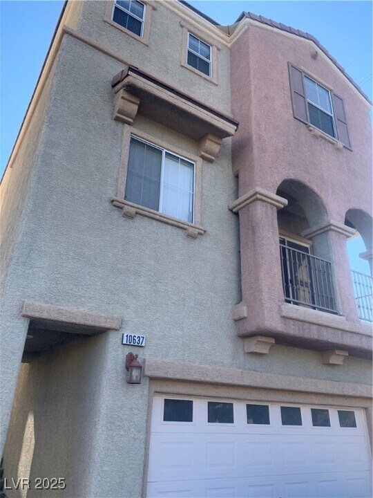 10637 Nevada Falls Ave in Las Vegas, NV - Building Photo