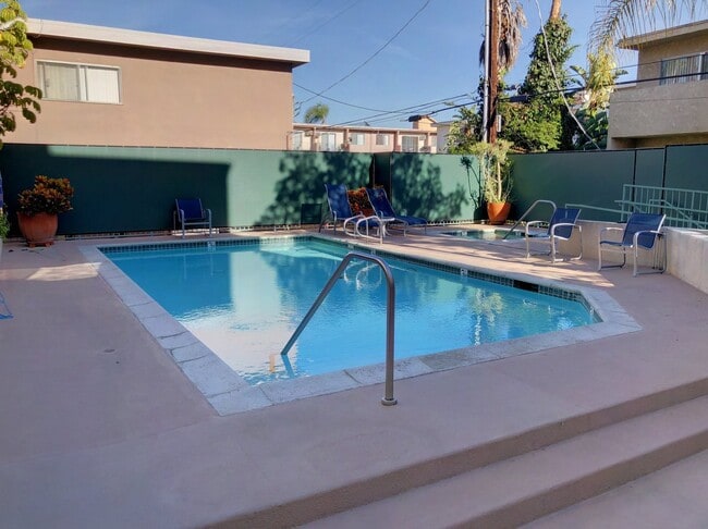 10790 Rose Ave in Los Angeles, CA - Building Photo - Building Photo