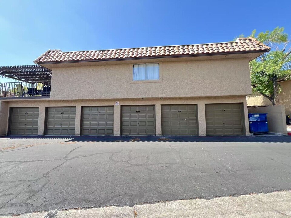 1855 Plum Ct in Henderson, NV - Building Photo