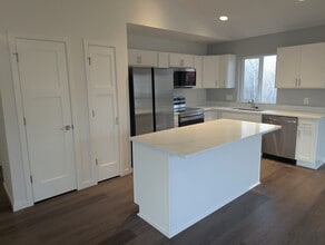 132 Chalet Dr in Stoughton, WI - Building Photo - Building Photo