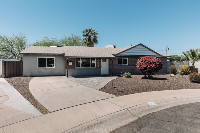 1624 S Parkside Dr in Tempe, AZ - Foto de edificio - Building Photo