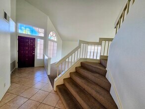 12445 Salmon River Rd in San Diego, CA - Foto de edificio - Building Photo