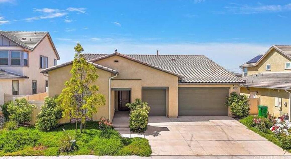 1347 Galaxy Dr in Beaumont, CA - Foto de edificio