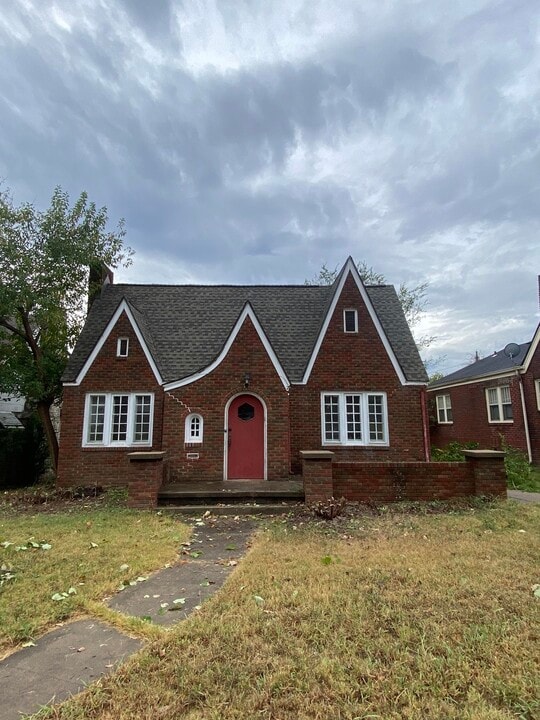 22 E Woodrow Pl in Tulsa, OK - Building Photo