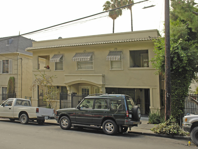 7210 Hawthorn Ave in Los Angeles, CA - Building Photo - Building Photo