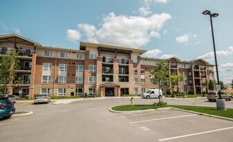 Aberdeen Place in Fergus, ON - Building Photo