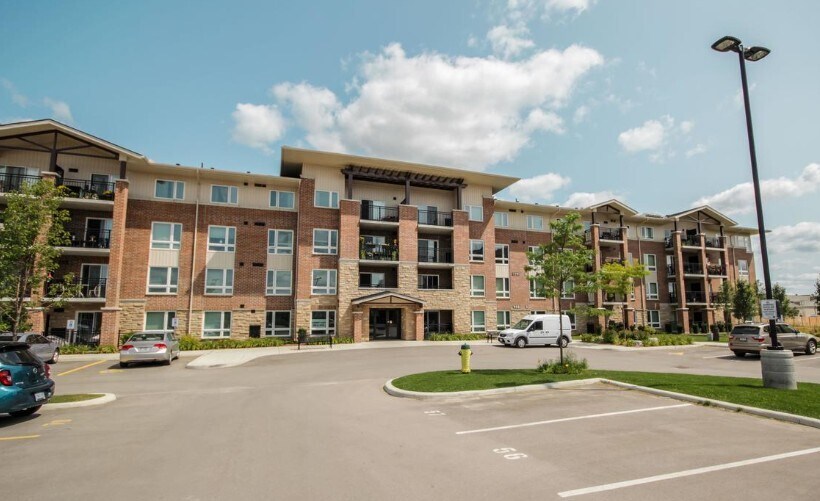 Aberdeen Place in Fergus, ON - Building Photo