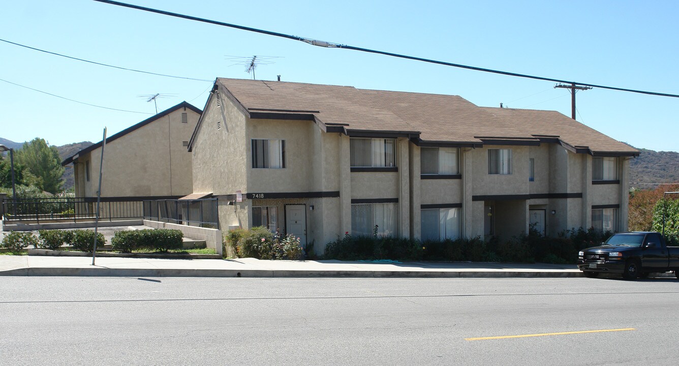 Apperson Apartments in Tujunga, CA - Foto de edificio