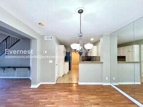 7633 W Allano Way in Las Vegas, NV - Building Photo - Building Photo