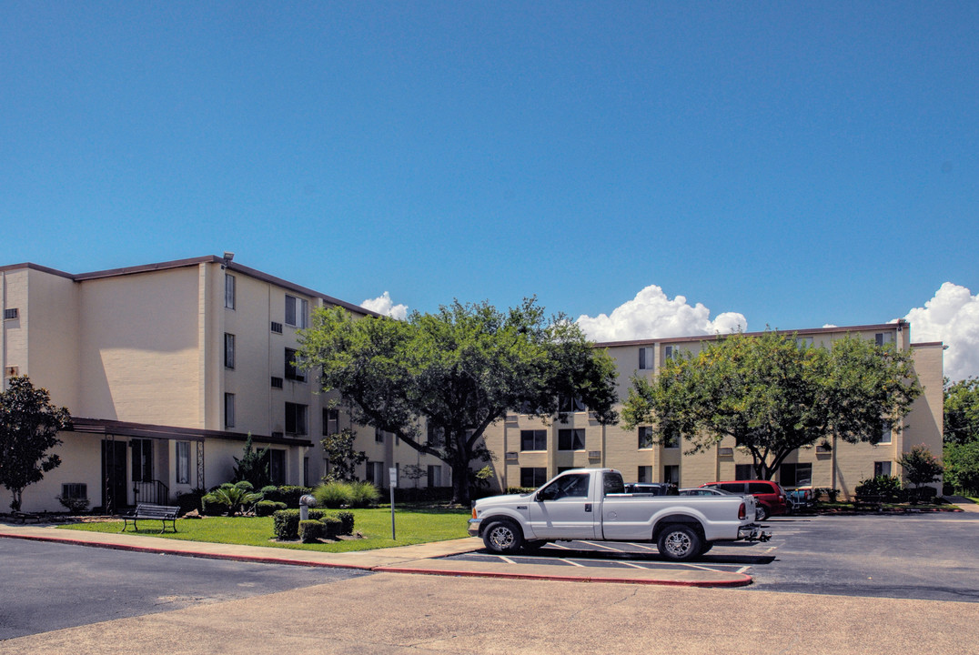 Centennial Square Apartments in Baytown, TX - Building Photo