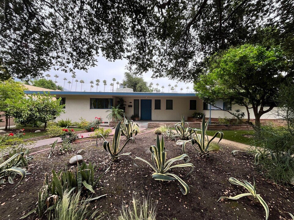 1122-1124 N San Gabriel Ave in Azusa, CA - Building Photo
