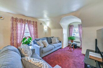 80 W Kingsbridge Rd in Mount Vernon, NY - Building Photo - Building Photo