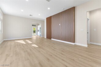 1725 Pacific Breeze Dr in Las Vegas, NV - Building Photo - Building Photo