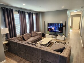 4933 W Dakin St, Unit #2 in Chicago, IL - Building Photo - Building Photo