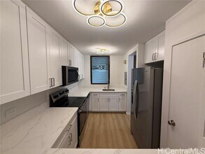 521 Hahaione St in Honolulu, HI - Building Photo - Building Photo