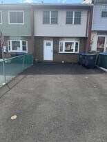 126 Roosevelt Dr in West Haverstraw, NY - Building Photo