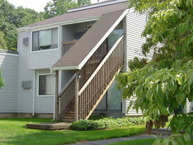 655 Talcottville Rd, Unit 1 Apartments