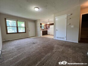 910 E Railroad Ave in Des Moines, IA - Building Photo - Building Photo