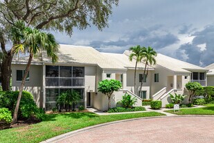 Willow Brook in Naples, FL - Building Photo