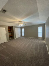 6031 72nd St in Lubbock, TX - Foto de edificio - Building Photo