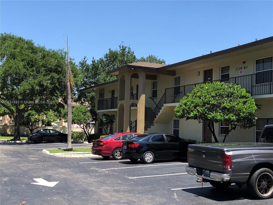 3736 NW 91st Ln in Sunrise, FL - Building Photo