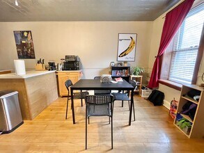 2334 W Belden Ave, Unit G in Chicago, IL - Foto de edificio - Building Photo