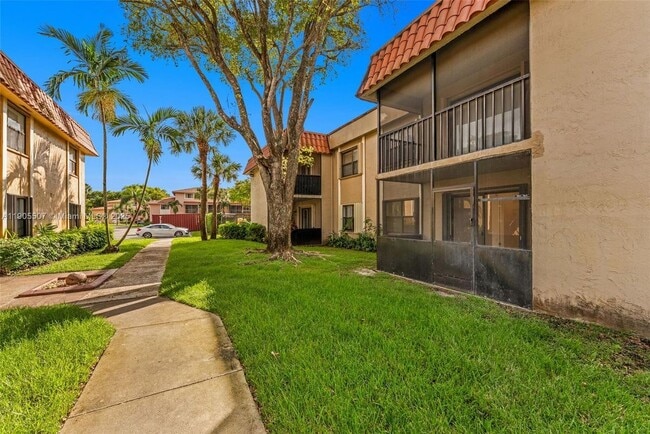 9730 Hammocks Blvd in Miami, FL - Building Photo - Building Photo