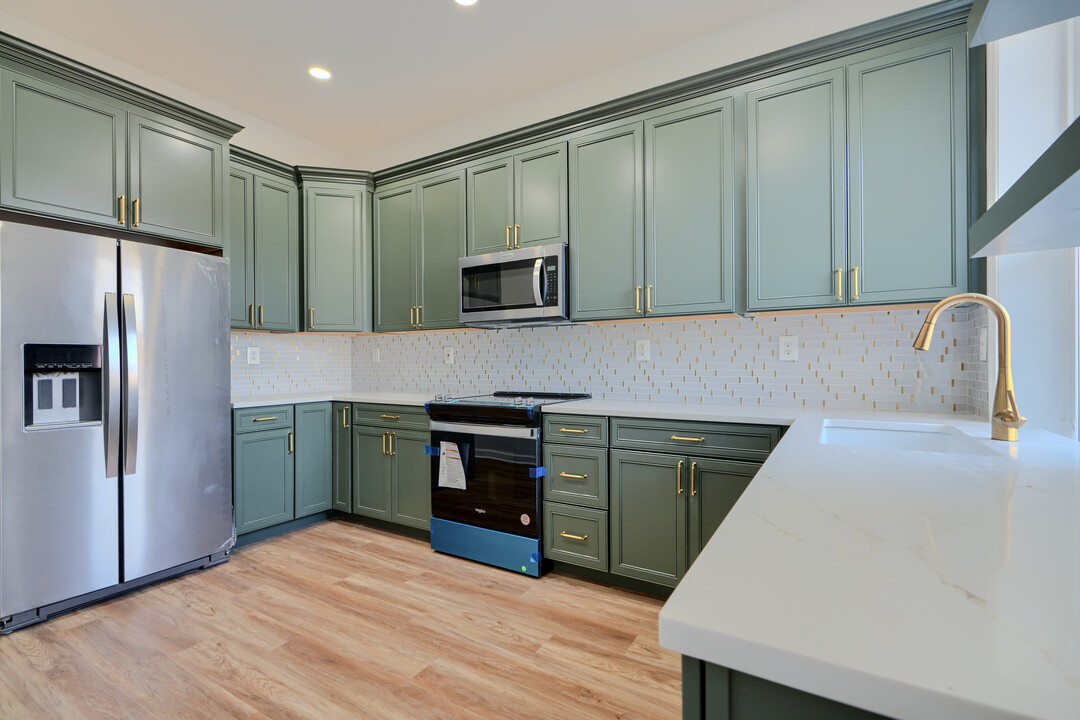 1717 N Broadway, Unit Luxury and Convenience in Baltimore, MD - Building Photo