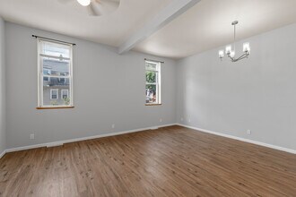 1740 N Arlington Pl, Unit B in Milwaukee, WI - Building Photo - Building Photo